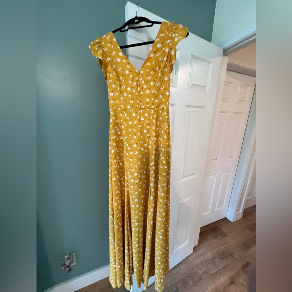 Lulu’s Maxi Dress Size XS.